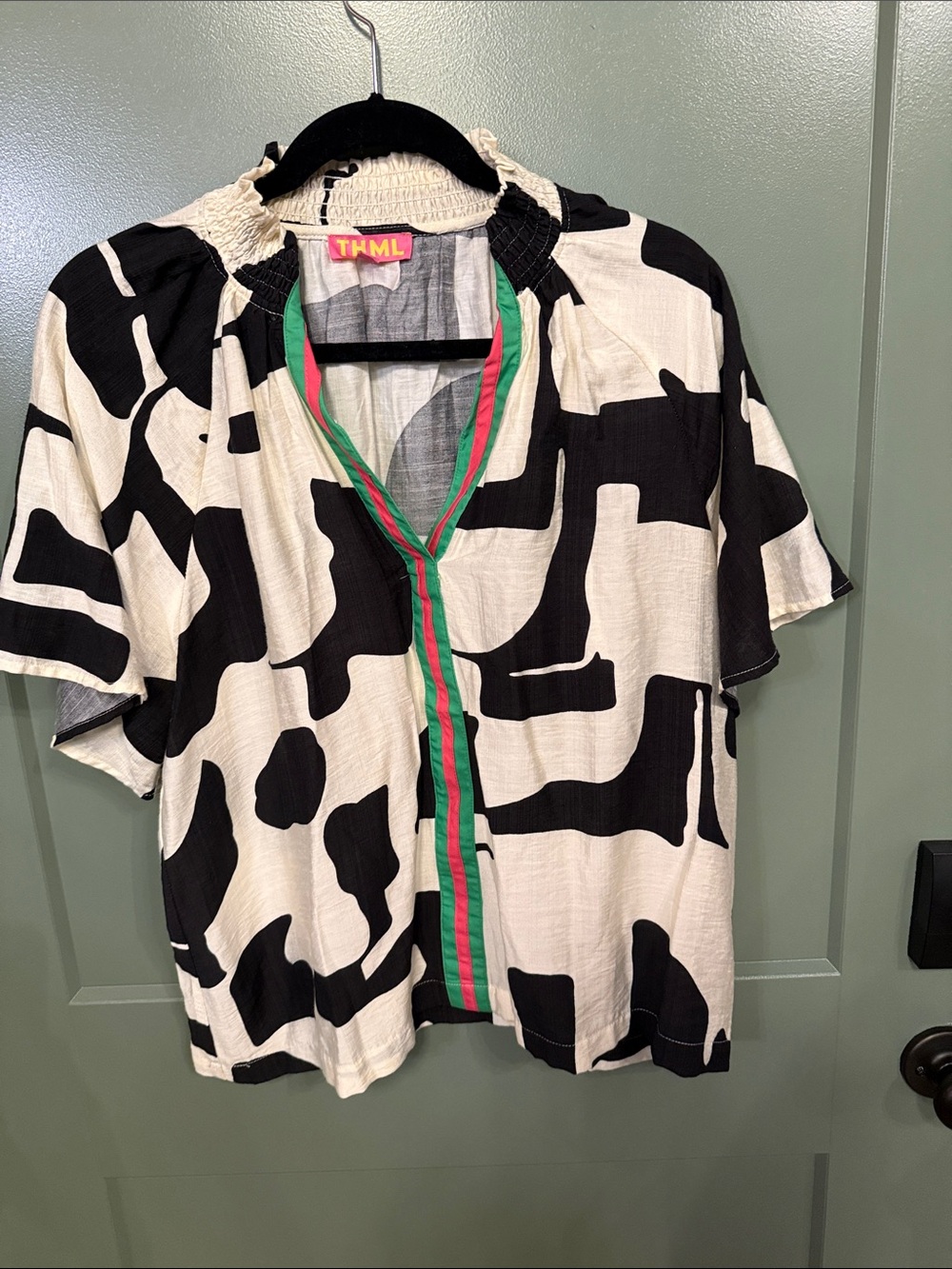 THML Black & White Abstract Short-Sleeve Shirt with Green and Red Trim